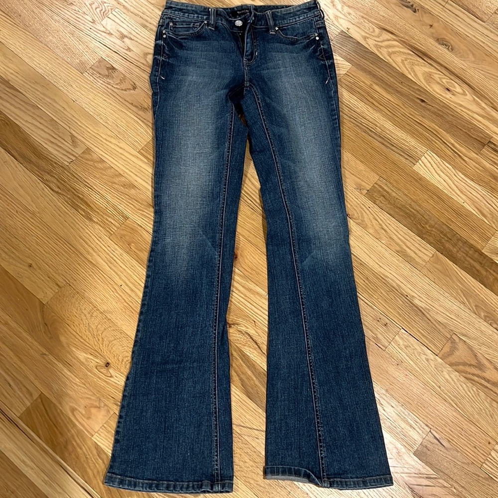 White House black market stretches jeans